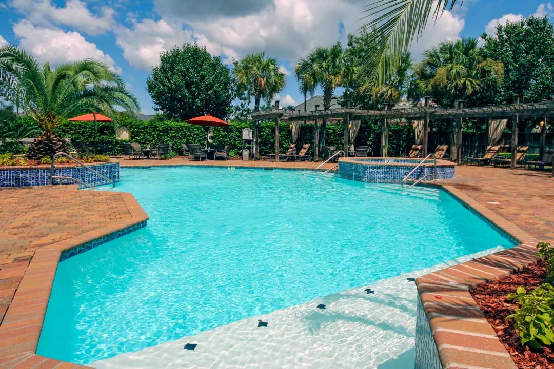 Sparkling Pool at Mainstreet at River Ranch Apartments in Lafayette, LA