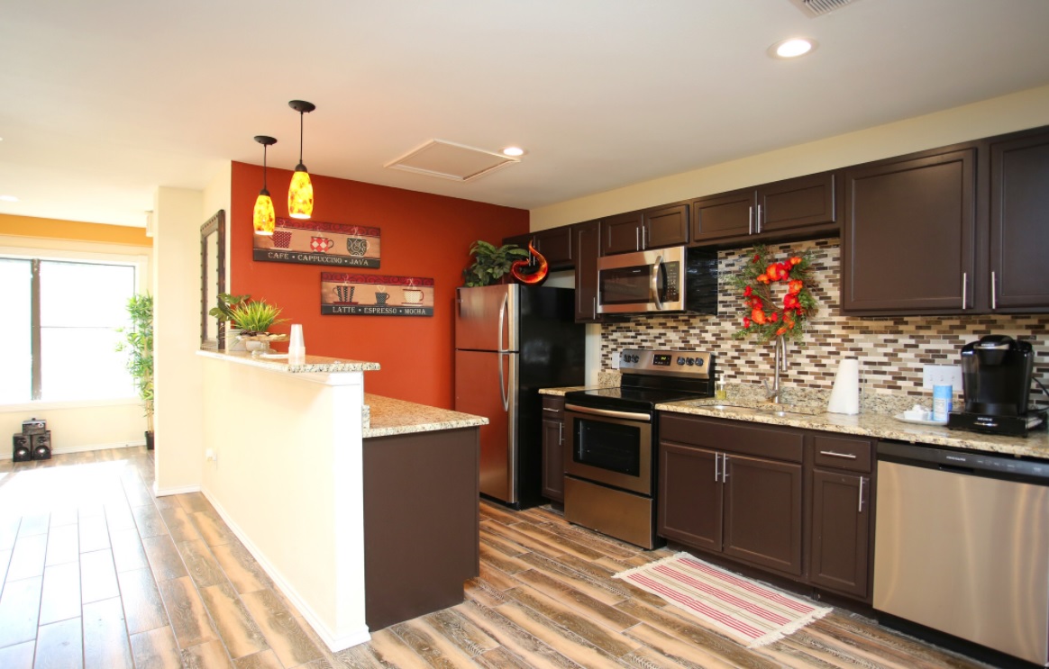 Leasing Office Kitchen and Bar Area at Marine Creek Apartments in Fort Worth, Texas