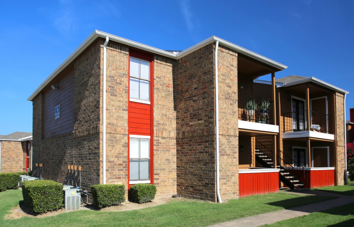 Exterior View at Marine Creek Apartments in Fort Worth, Texas