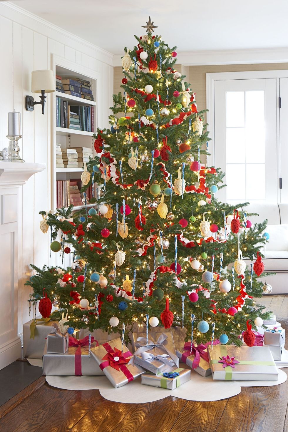 Best Tips to Decorate Your Christmas Tree!! Cover Photo