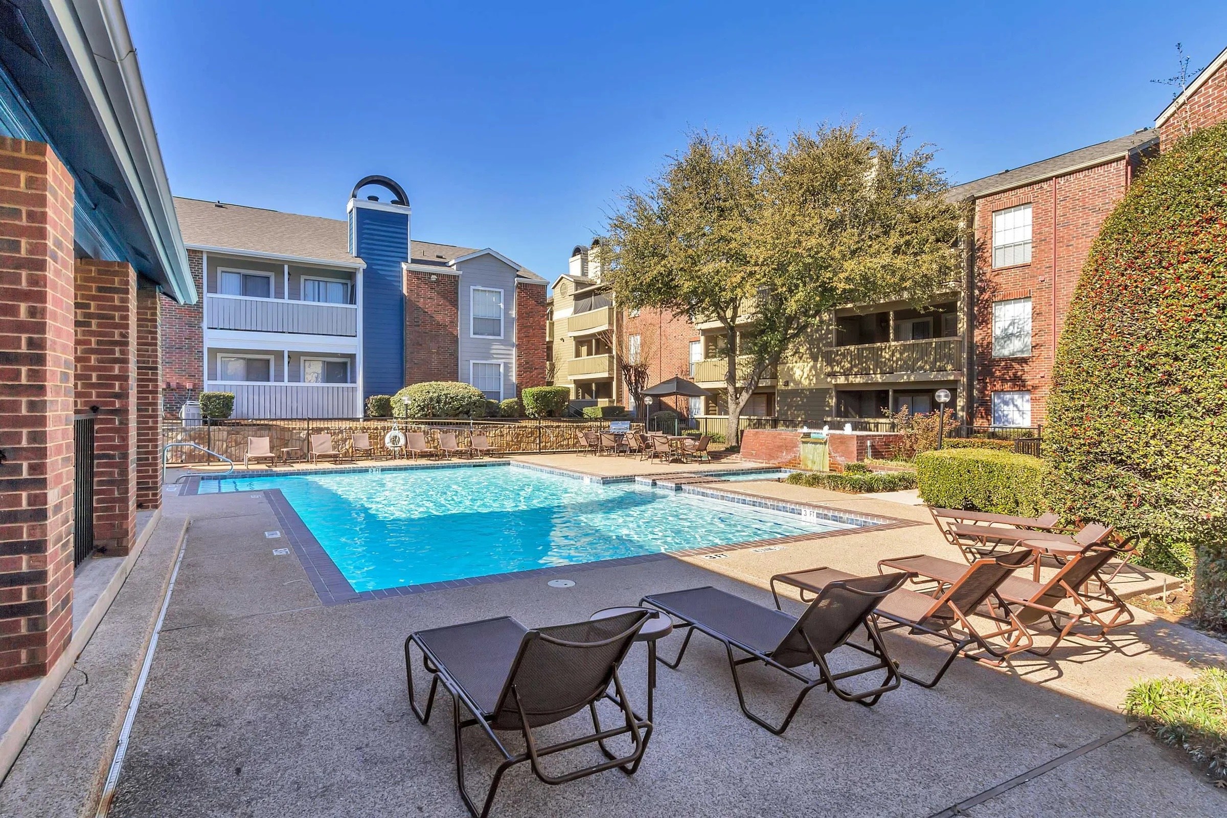 Cottonwood Group and Texsun Holdings Acquire Woodstone and Bridge Hollow Apartment Communities in Fort Worth