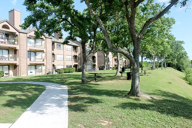 Trive Capital Real Estate Completes Acquisition of 392-Unit Madison on The Lake Apartment Community in Southeast Houston Market