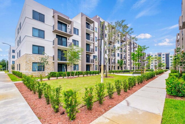 Harbor Group International Grows Miami Footprint with Acquisition of Newly Built 420-Unit Oak Enclave Miami Apartment Community
