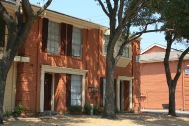 Resource Real Estate Closes Sale of Two Multifamily Communities Totaling 655-Units in Houston