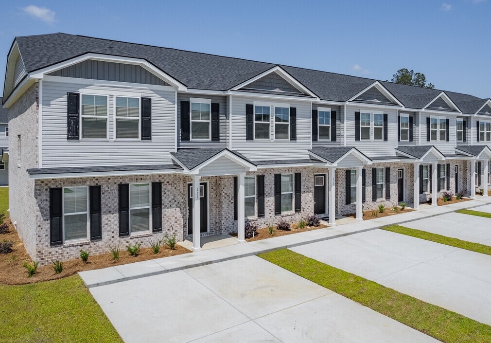 Blaze Capital Partners Acquires 99-Unit The Retreat at Carlile Townhome Rental Community in Fast Growing Charleston Submarket
