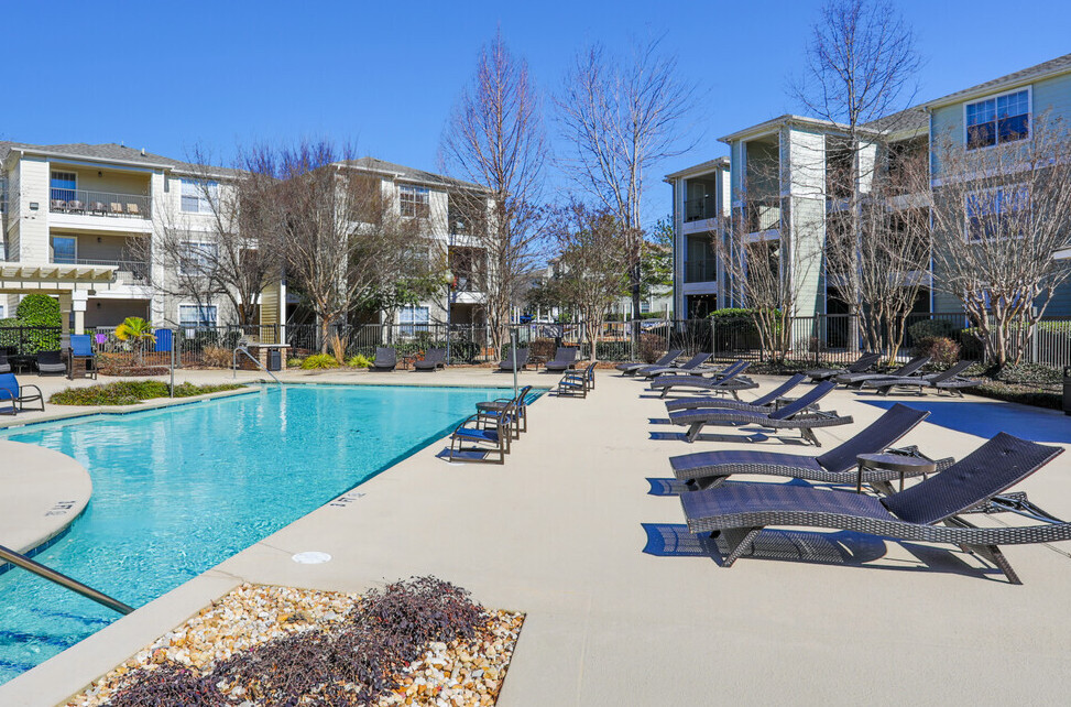 Muinzer Completes Off-Market Acquisition of 752-Bed Samford Square Student Housing Community Located Near Auburn University