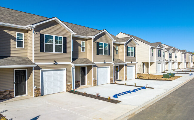 Capital Square Expands Tennessee Footprint with Acquisition of Summit Townhomes Build-for-Rent Community in Knoxville Market