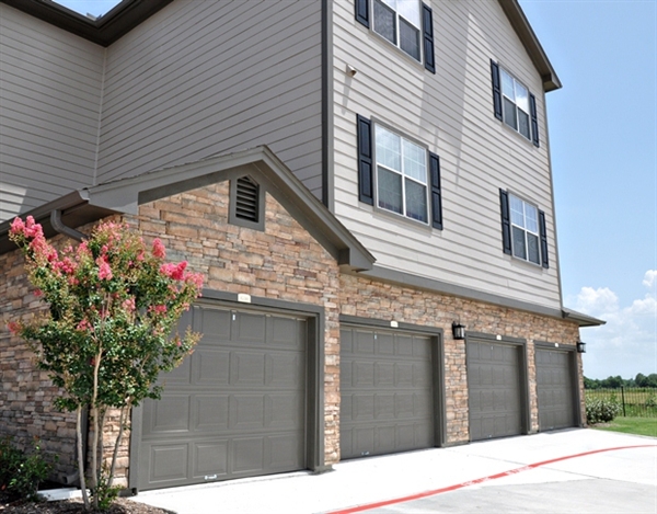 Abode Properties Acquires 196-Unit The Waterford at Summer Park Apartments in Rosenberg, Texas