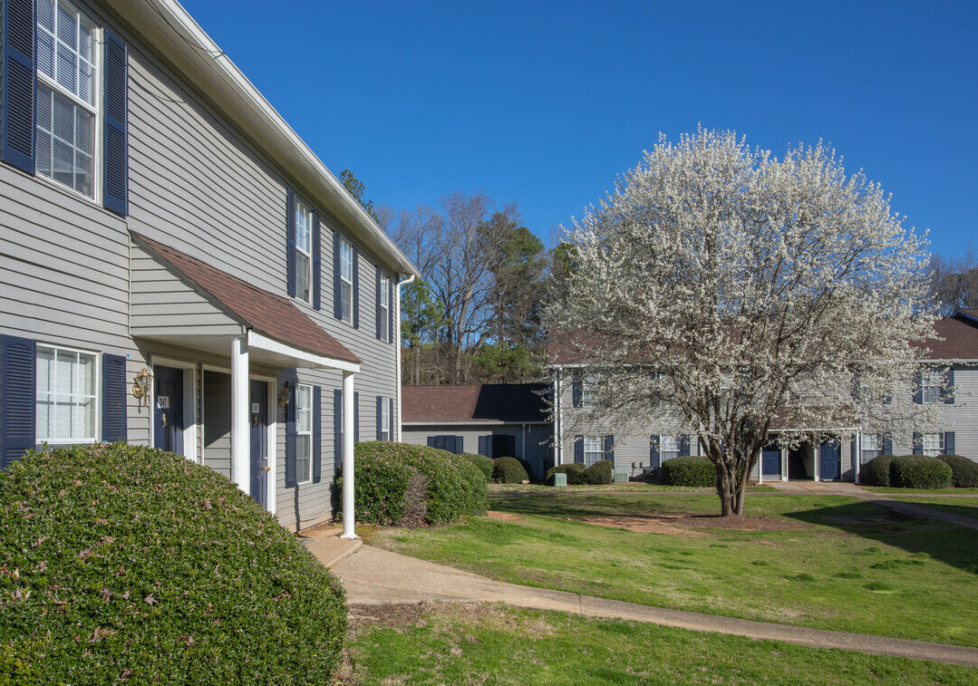 Crown Bay Group Closes on Its Latest Multifamily Acquisition with 260-Unit Apartment Community in Southwest Atlanta