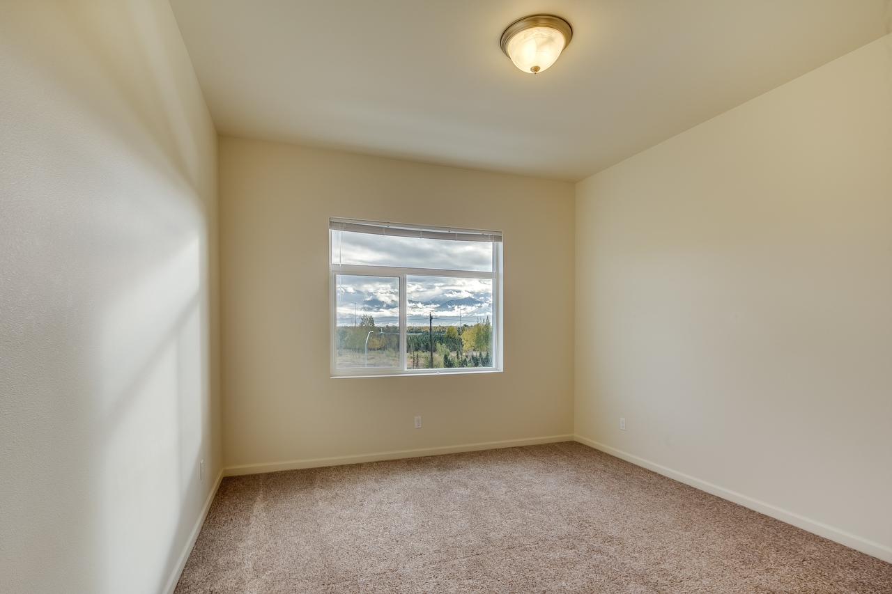3BR Carpeted Bedroom with Ambient Headlight