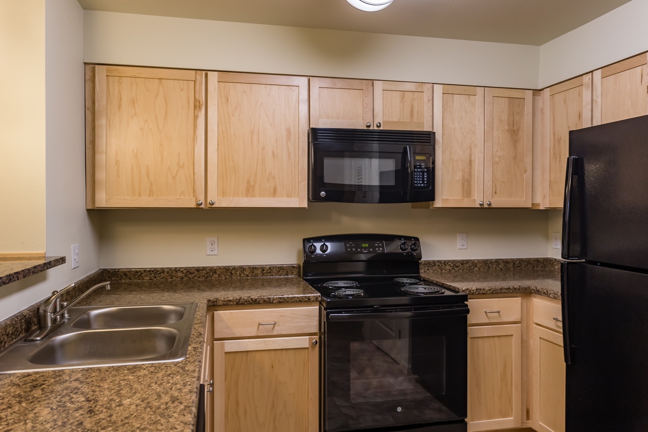 1BR Fully Equipped Kitchen with Black Kitchen Appliances