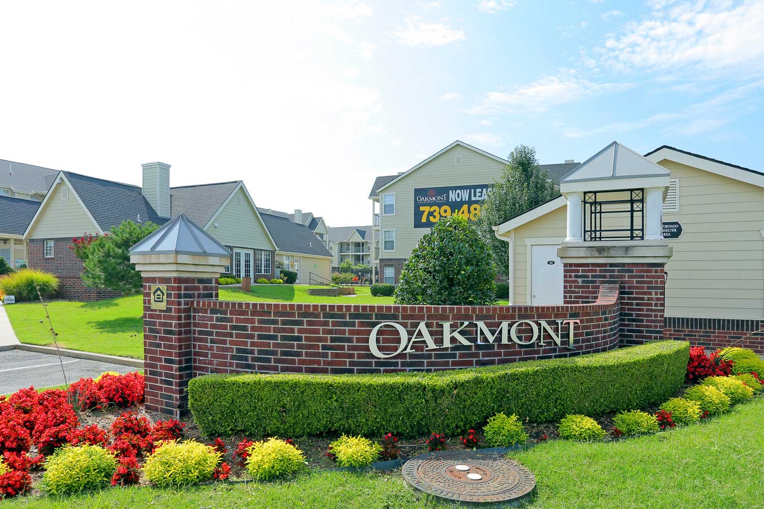 Property Signs at the Oakmont Apartment Homes