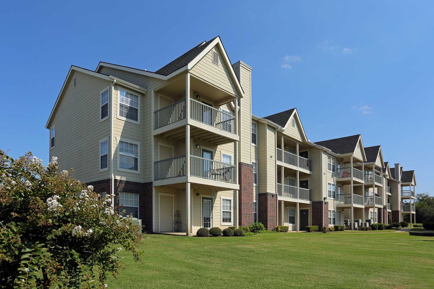 Apartments With Electronic Access Gates in Catoosa, OK