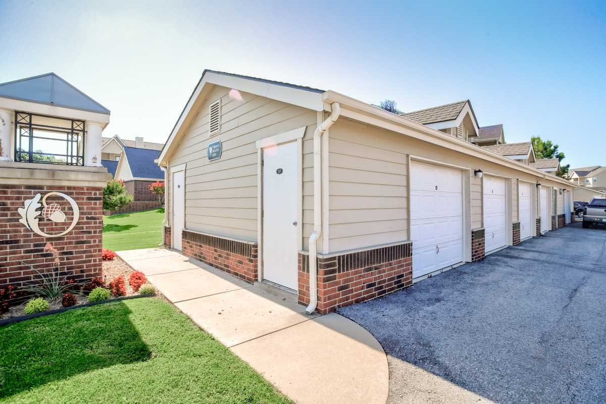 Attached and Detached Garages at the Oakmont Apartment Homes