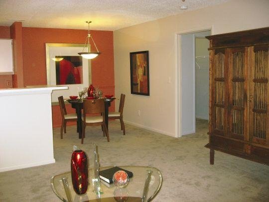 Dining Area at the Oak Pointe Apartment Homes in Simpsonville , SC