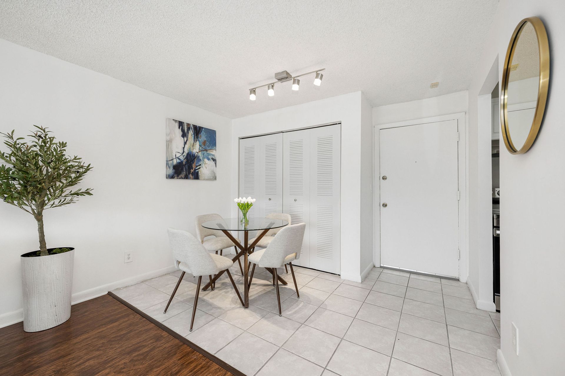 One Park Plaza Apartments