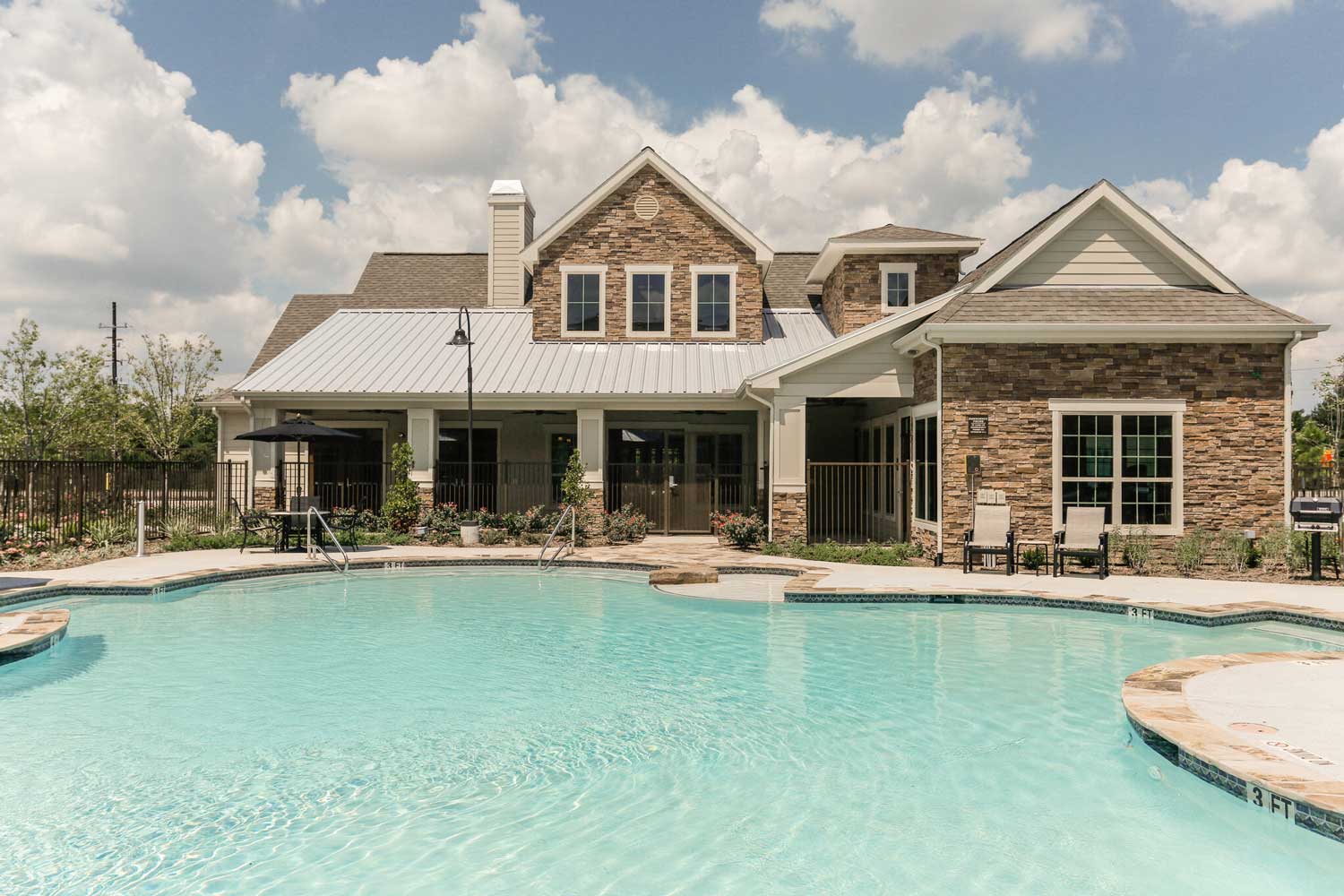 Outdoor Community Swimming Pool at Oxford at the Ranch Apartments