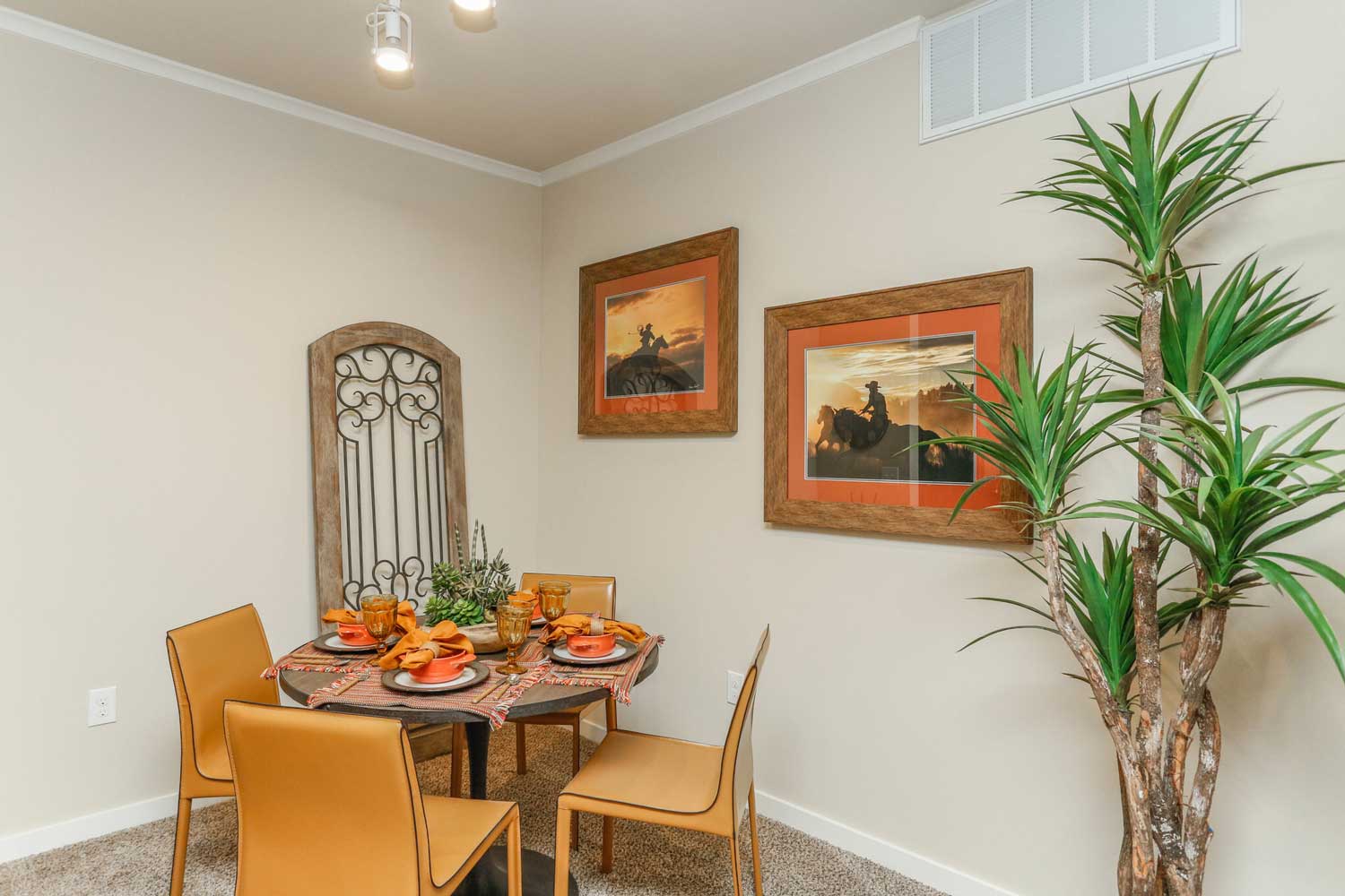 Dining Nook at Oxford at the Ranch Apartments in Waller, Texas