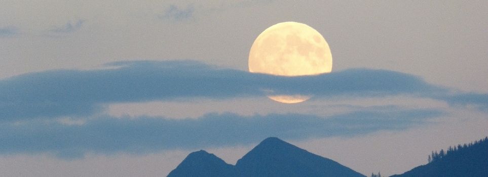 3 Superstitions Related to Full Moons That Just Are Not Worth the Hype  Cover Photo