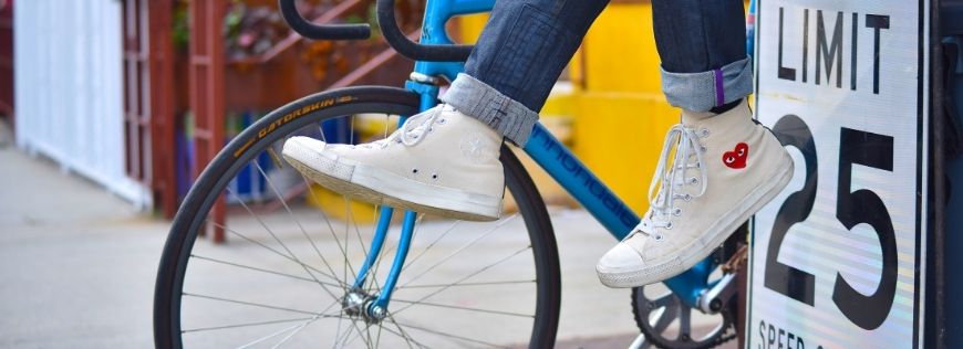 How to Clean Your White Sneakers, Regardless of the Material They Are Made Of  Cover Photo