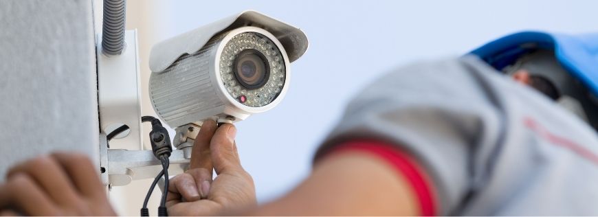 Tips to Protect Your Apartment Security Camera From Hackers Cover Photo