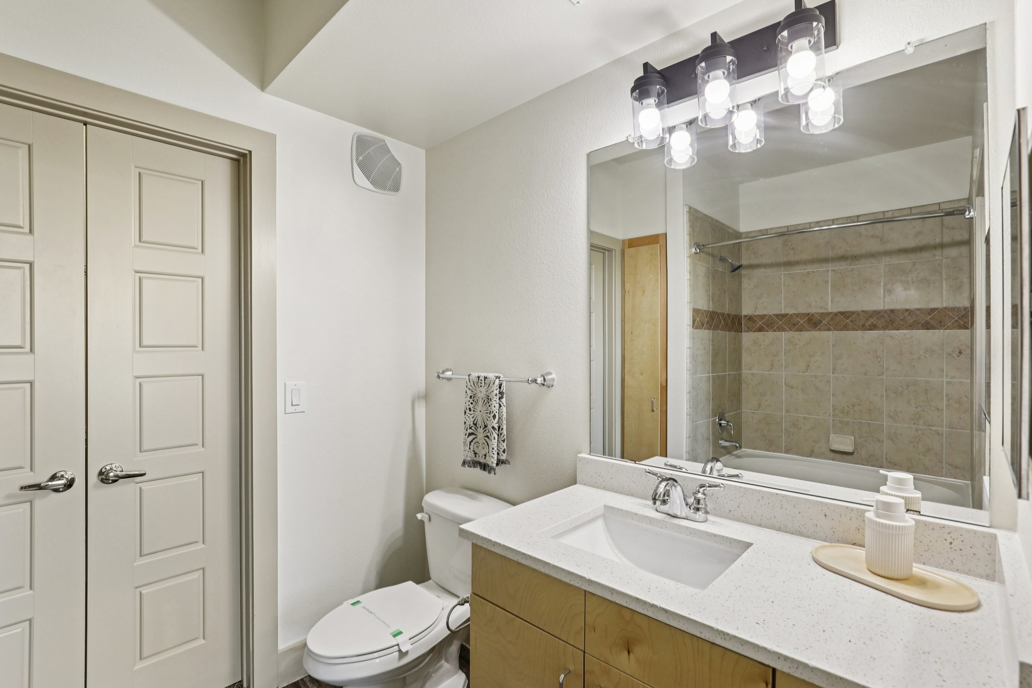 Lawrence Primary Bath (Upgraded Apartment)