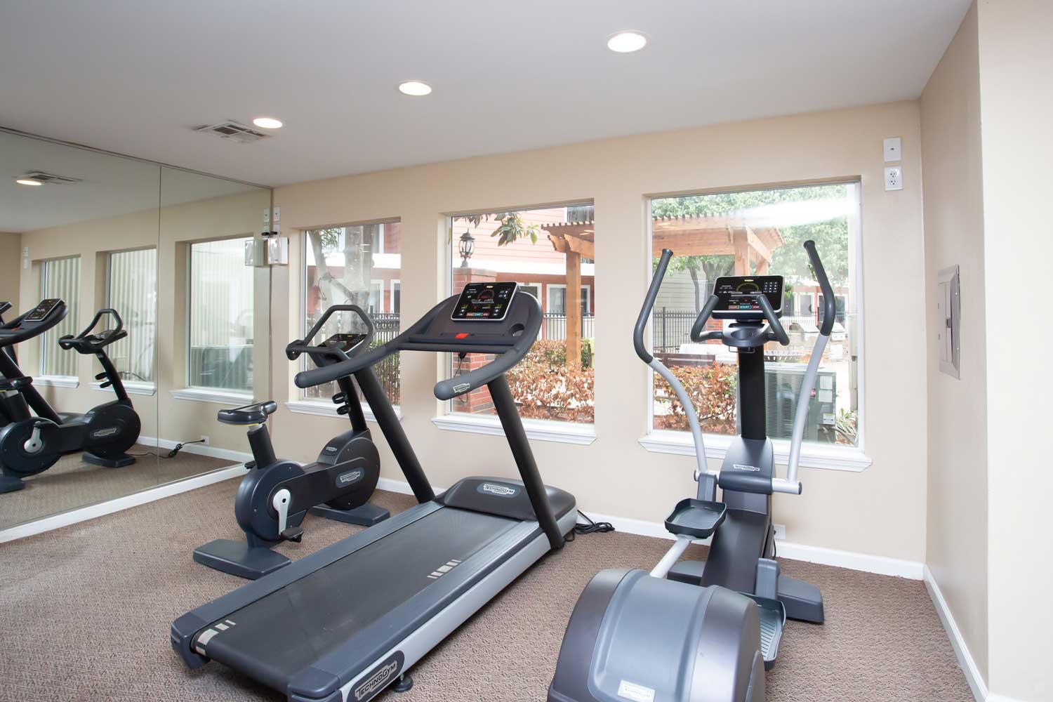 Well-Equipped Fitness Center at Parc 410 Apartments in San Antonio, Texas 