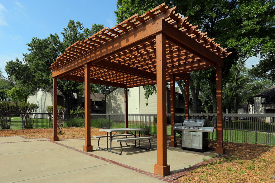 Barbeque Set Up Parks at Forest Oaks 