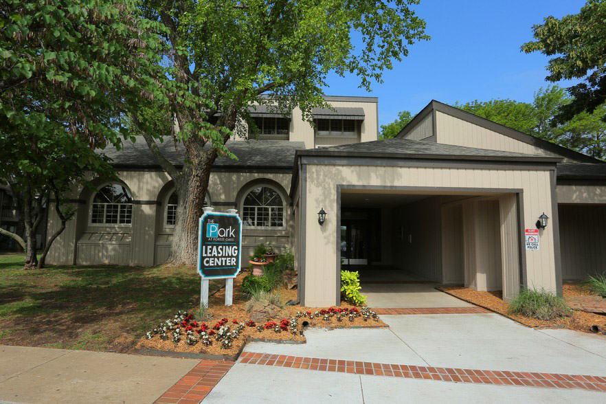 Leasing Officed Parks at Forest Oaks 