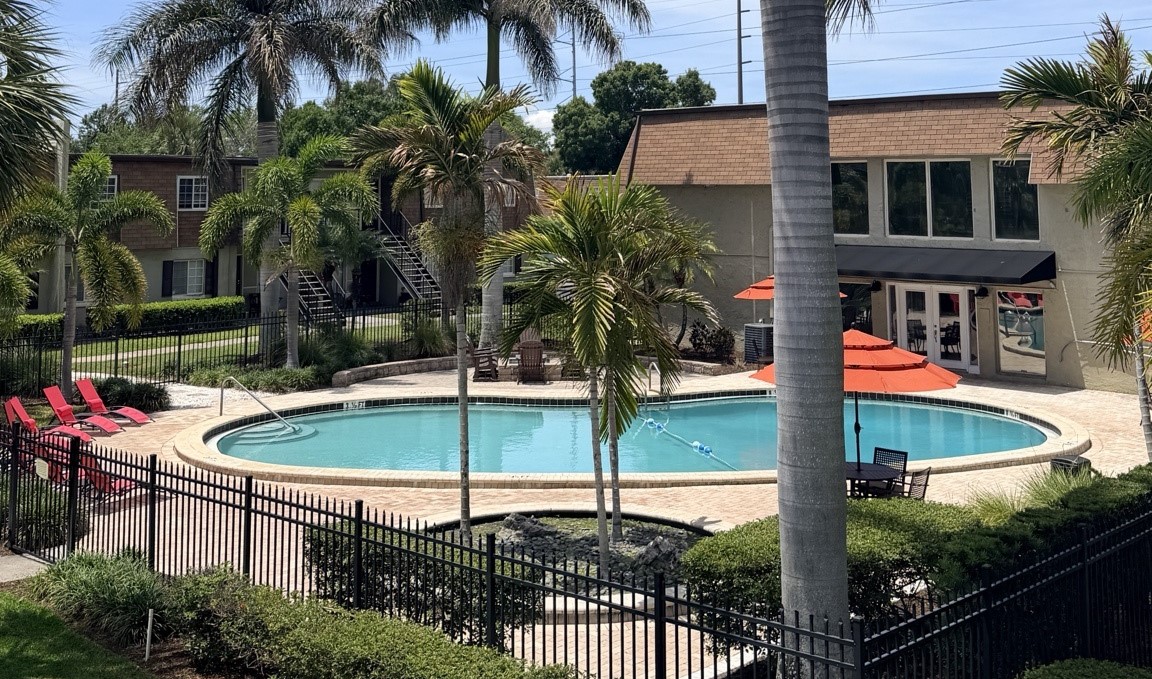 Pool and Spa at Park Pointe Apartments