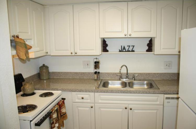 All White Kitchen at the Park Pointe Apartments in Tampa Bay, FL