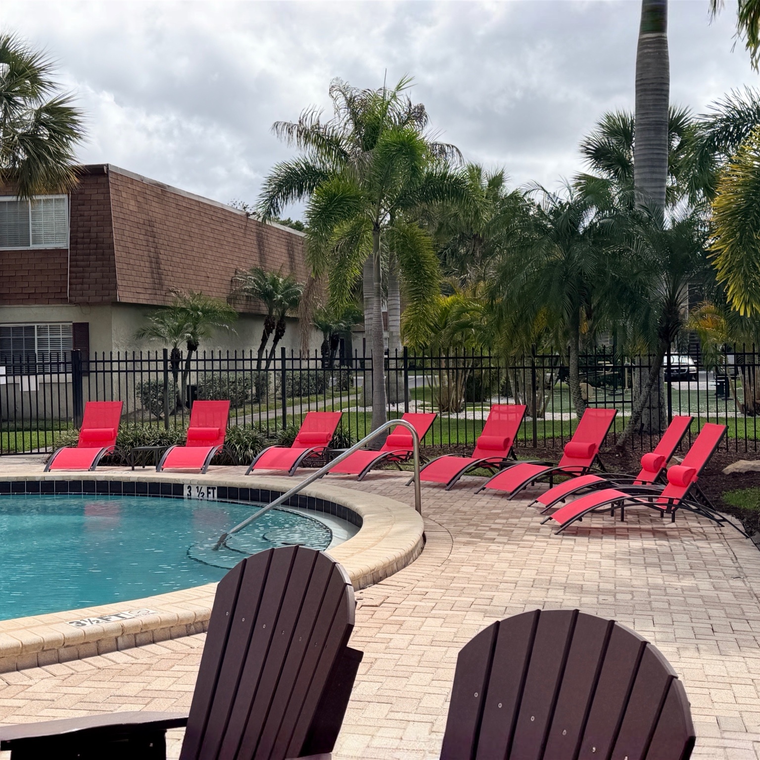 Pool Lawn Chairs