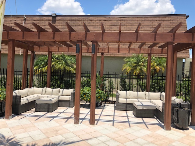 Outdoor Poolside Lounge at the Park Pointe Apartments in Tampa Bay, FL