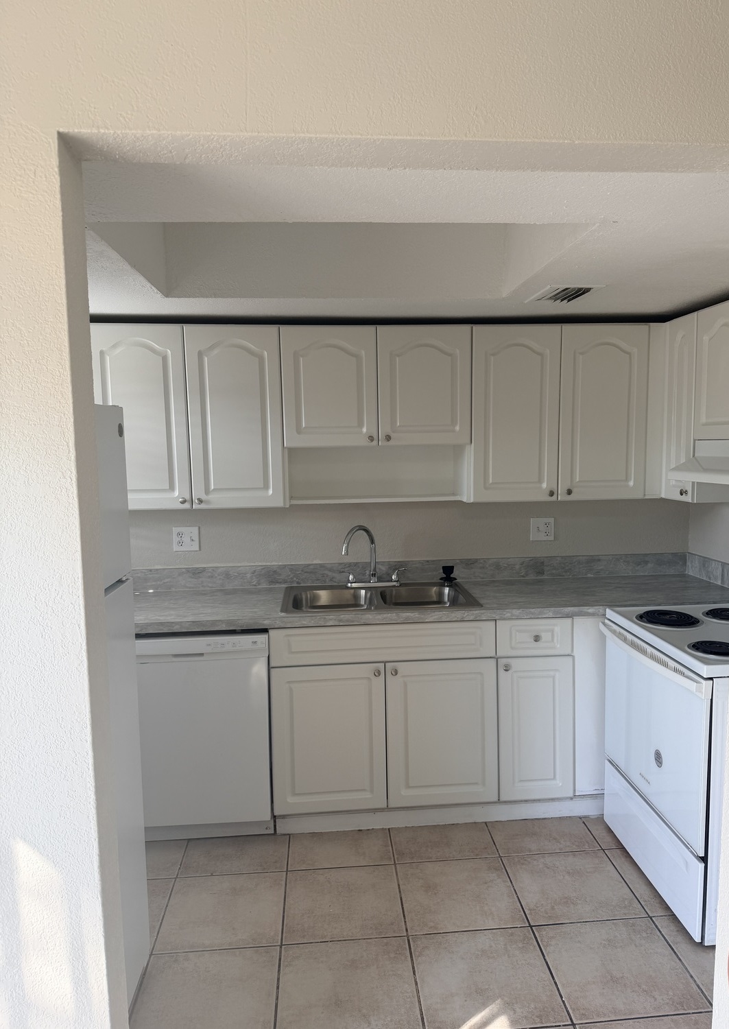 Open Kitchen W/Pantry