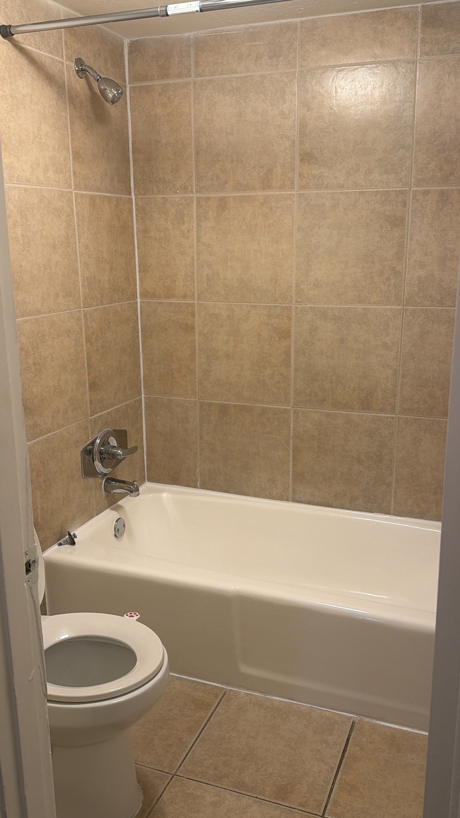 1 Bedroom Tub & Bathroom