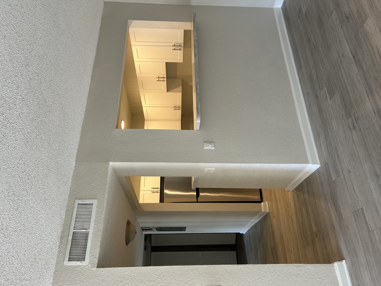 Kitchen island/hallway