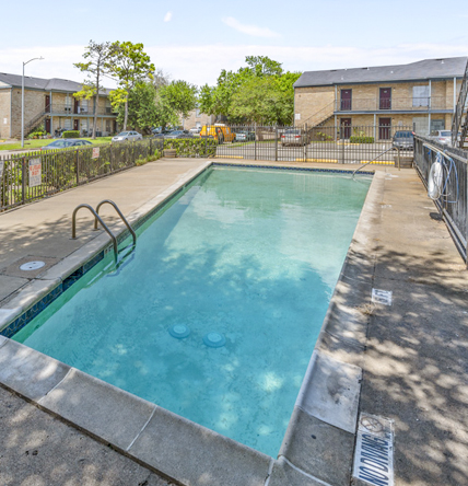 Pine Terrace Apartments with Swimming Pool