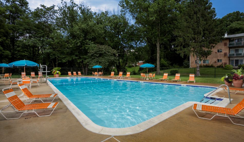 Swimming Pool and Sundeck Area in Pinewood Plaza Apartments