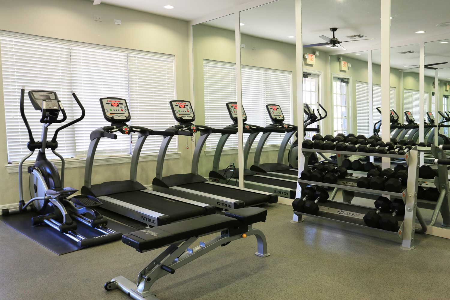 Cardio Equipments Available at Pinnacle Ridge Apartments in Dallas, Texas