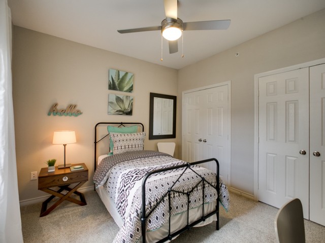 One-Bedroom Apartments for Rent at Pinnacle Ridge Apartments in Dallas, Texas