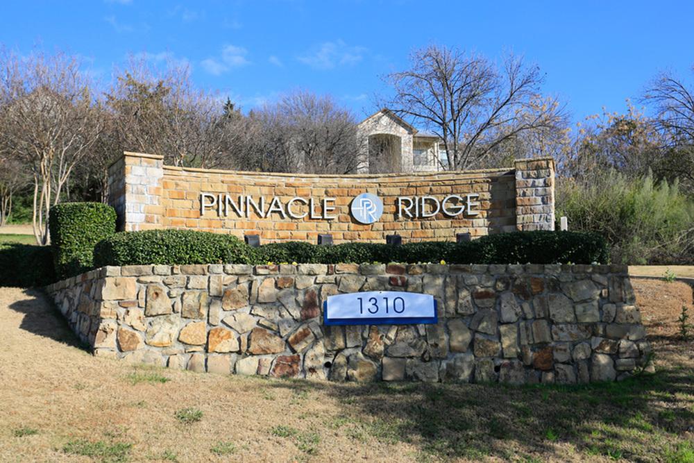 Welcome Sign at Pinnacle Ridge Apartments in Dallas, Texas