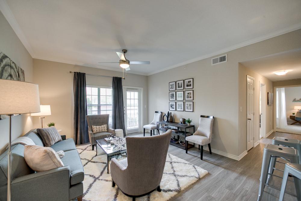 Living Room with Windows and Natural Light at Pinnacle Ridge Apartments in Dallas, Texas
