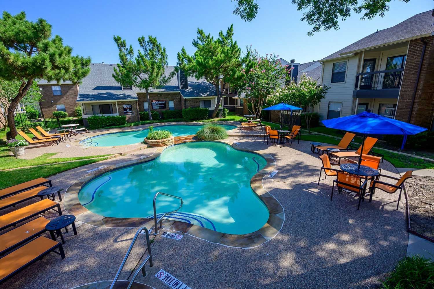 Poolside Lounge Area at Ridgeview Place Apartments in Irving, TX