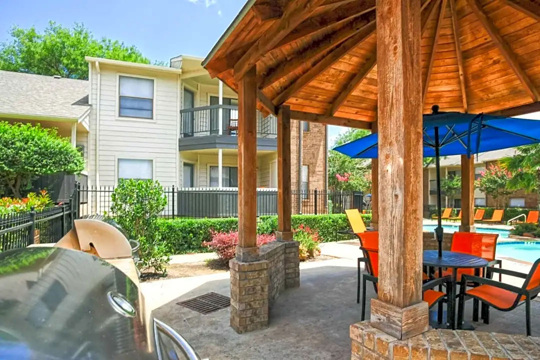 Barbecue Pergola at Ridgeview Place Apartments in Irving, TX