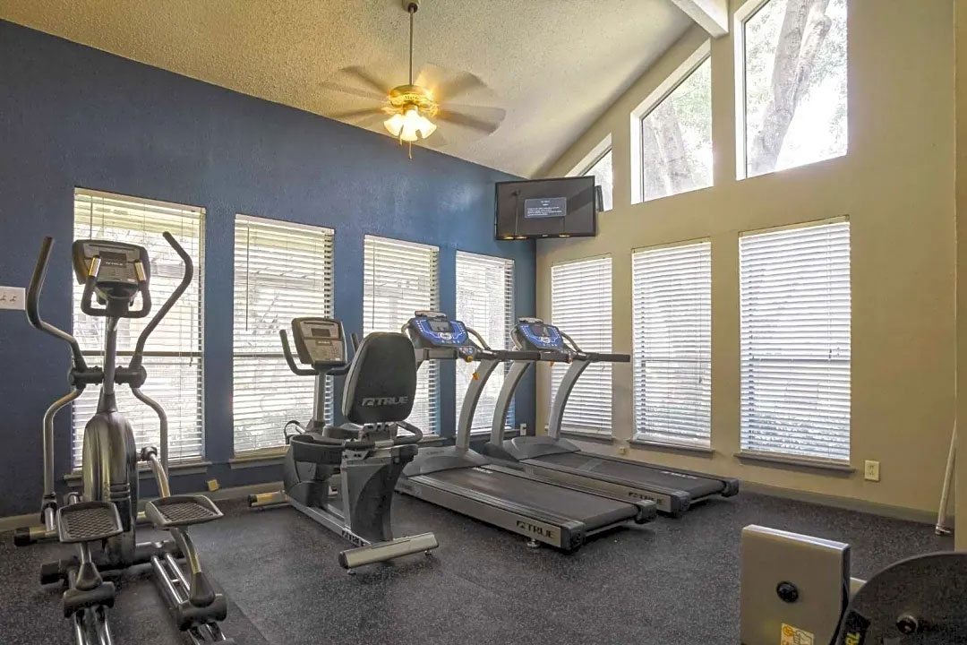 24-Hour Fitness Center at Ridgeview Place Apartments in Irving, TX
