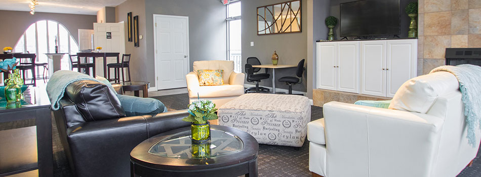 Studio, One, & 2 Bedroom Apartments at Royalwood Apartments in West Omaha, NE