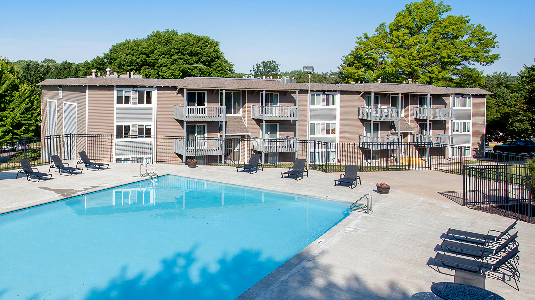 Expansive Resident Clubhouse in Royalwood Apartments