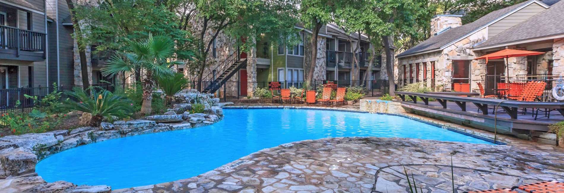 Salado Crossing Apartments with Swimming Pool