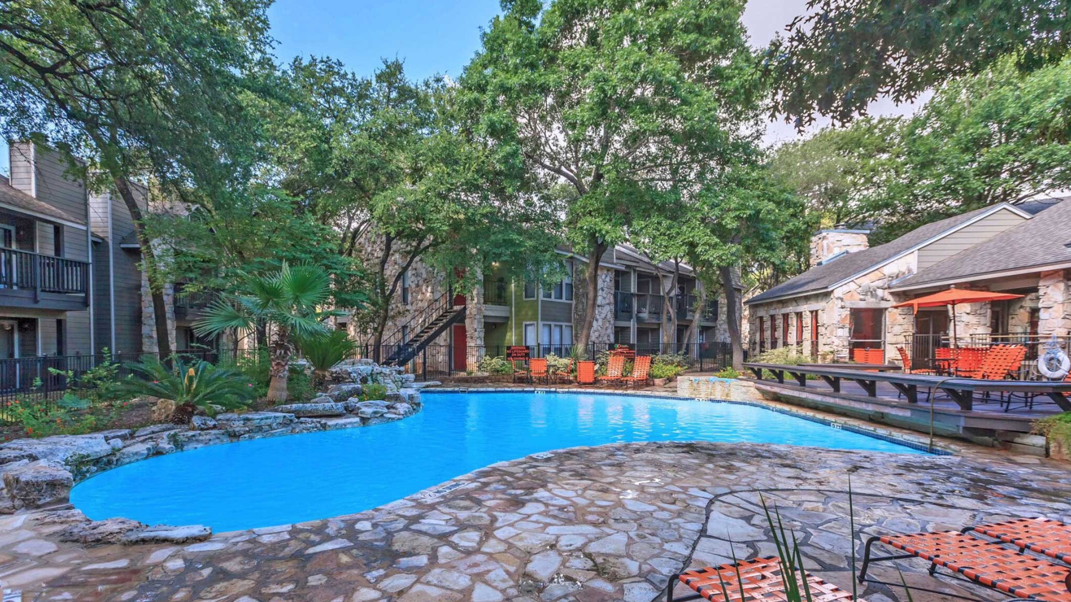 Salado Crossing Apartments with Swimming Pool