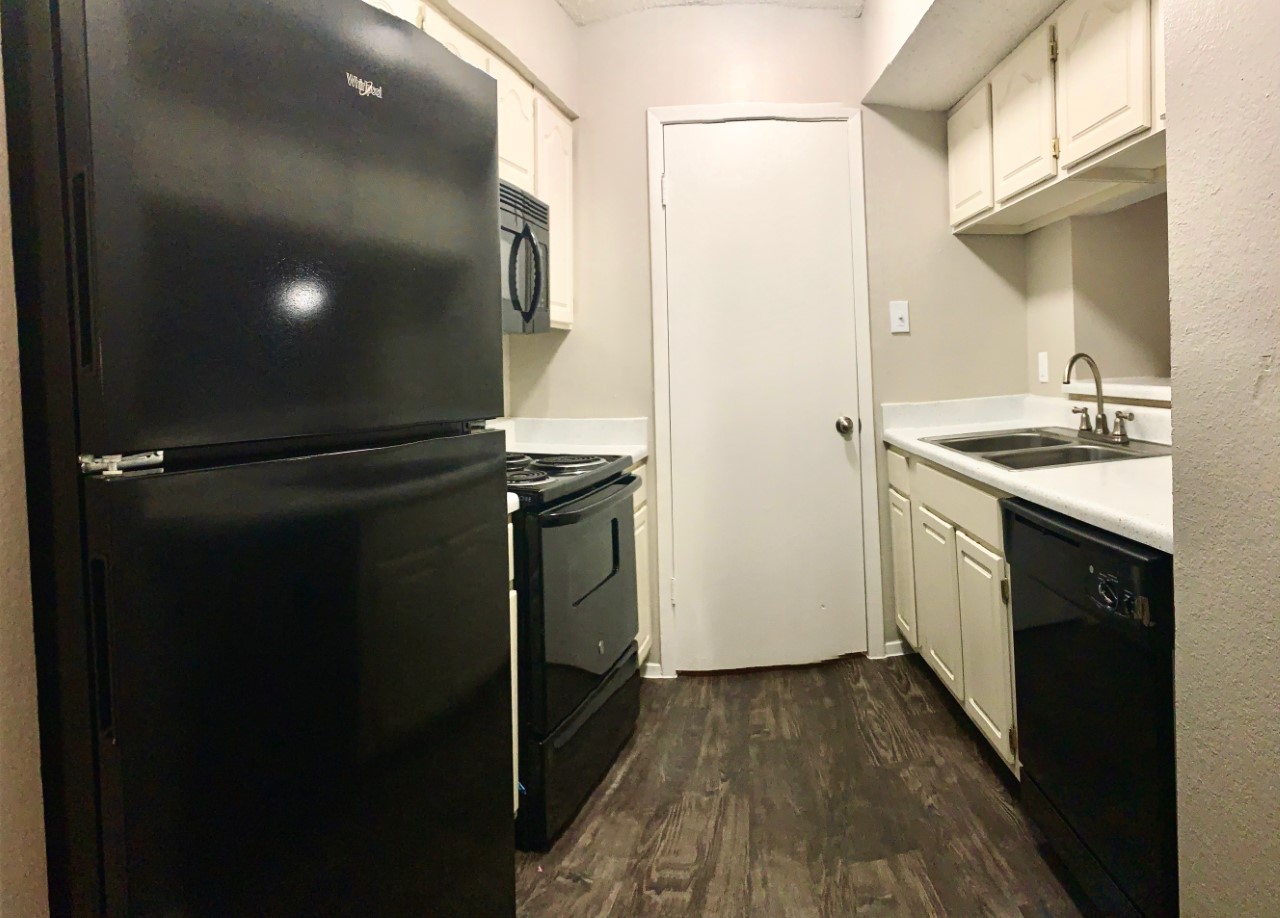 Kitchen Area Complete With Appliances at Sapphire Apartments in San Antonio, TX